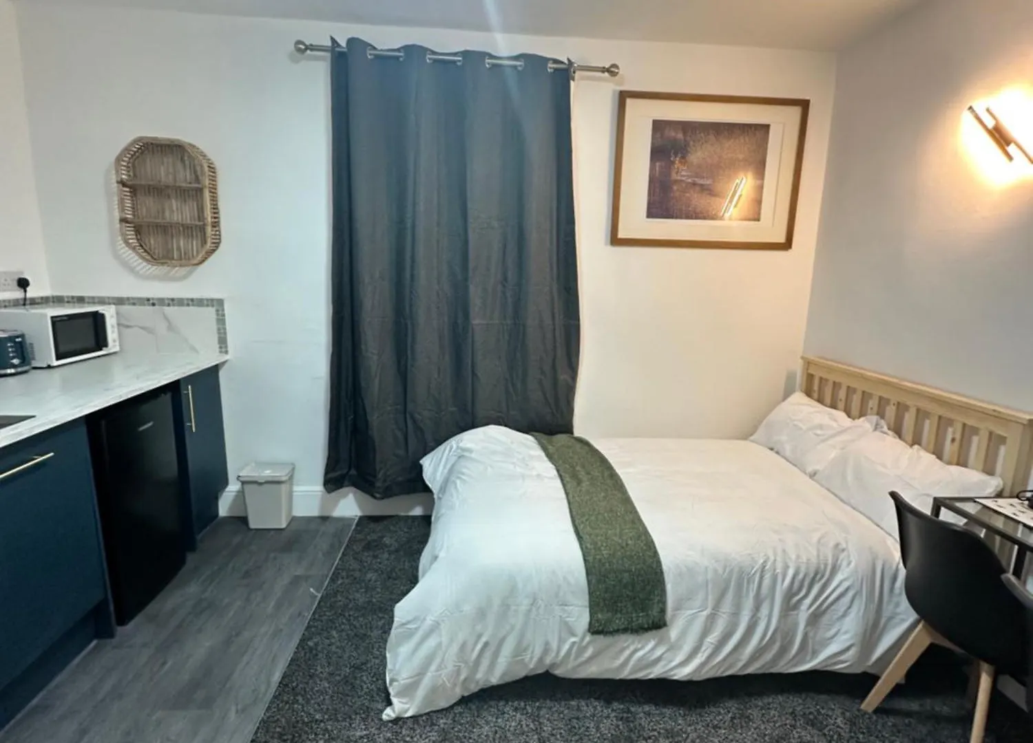 Room 7 Ng3 2Az Nottingham 0*,  United Kingdom